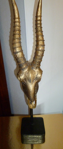 Ziege totenkopf auf metall - ziege,